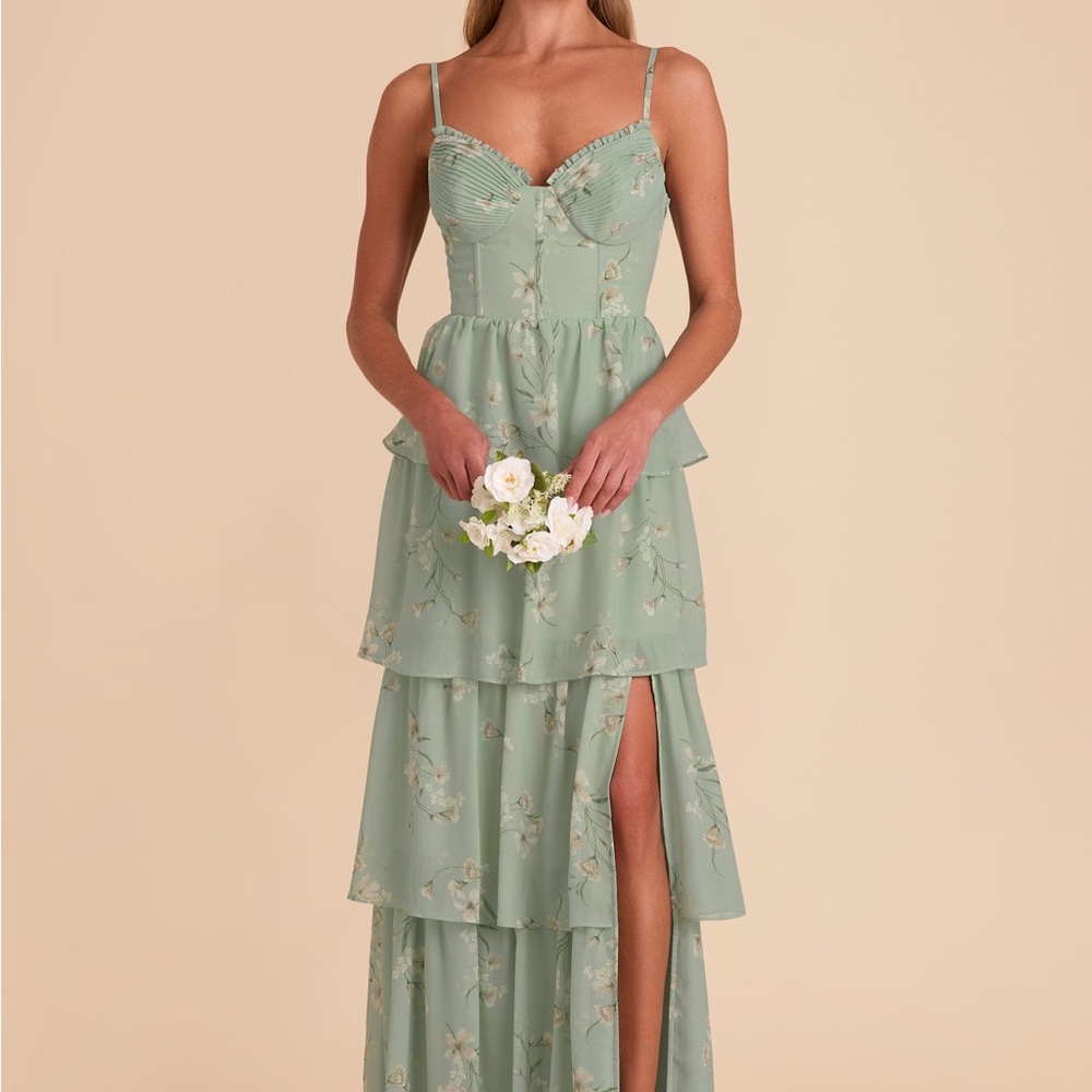 Chic Floral Tiered Maxi Dress in Green